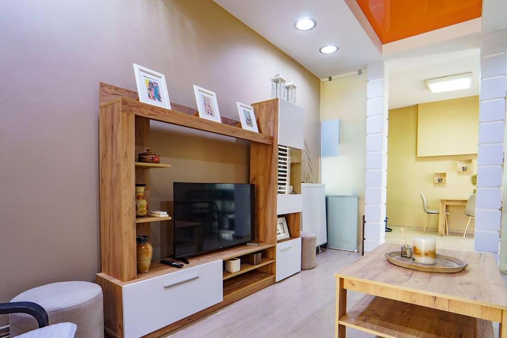 Eleana'S Art Studio Apartment Tesalonika Bagian luar foto